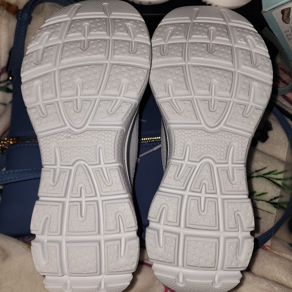 Skechers Hands Free White w/ Silver Slip-Ins with Air Cooled Memory Foam Insoles - Picture 8 of 8